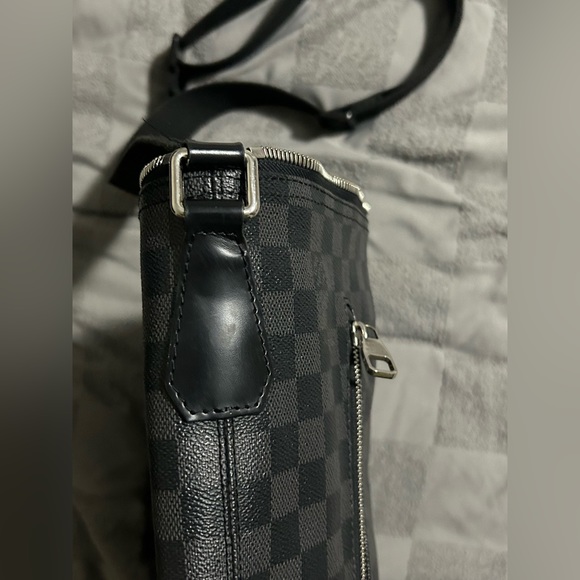 Louis Vuitton Damier Graphite Mick MM - Picture 6 of 9